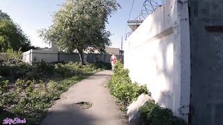 Tini csajszi lovagolja a krapek faszát