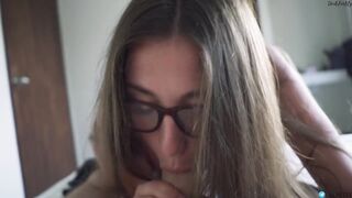 Méretes cickós barátnő amatőr házi pornó videója