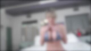 Dee Williams az óriás tőgyes milf