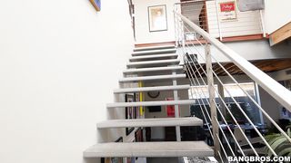 Csöcsös világos szőke csajszi hátsó bejáratba kefélve