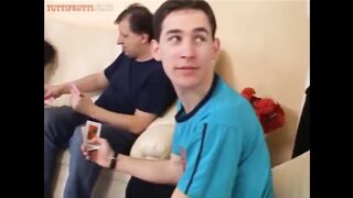 Zsuzsit a kokeró tini kisasszonyt partiba nyomják