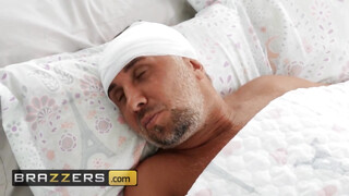Brazzers - Brooklyn Gray szőrös picsája megkúrelva
