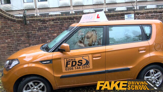 Fake Driving School - lógós tőgyes béger csajszival
