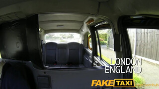 FakeTaxi - méretes seggű bige szexelni akar