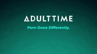 ADULT TIME - kopasz barna picsa kinyalja a csaját