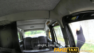 FakeTaxi - isteni testű világos szőke csajszi szeret baszni