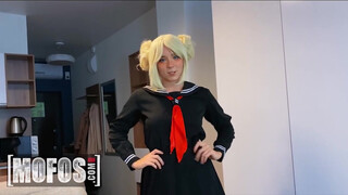 Mofos - Sweetie Fox a cosplayes picsa hátsó bejáratba dugva