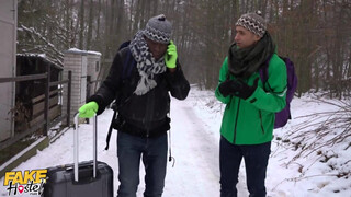 Hatalmas keblű tini picsa és a turista srácok - Fake Hostel