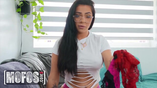 Mofos - Mj Fresh a szexy hatalmas kannás tini