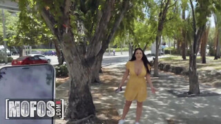 Mofos - Angela White élvezi ha durván döngetik