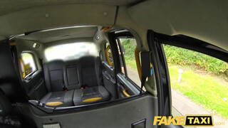 Fake Taxi - Méretes tőgyes milf megkúrva a hátsó ülésen