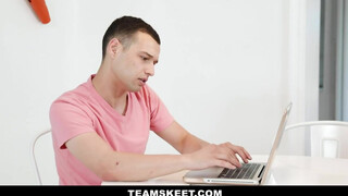 Szomszéd kiscsaj imád lovagolni - TeamSkeet