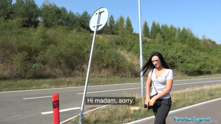 Hatalmas tőgyes tini hölgyemény pénzért baszik - Public Agent