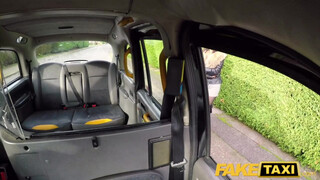Csöcsös tini kisasszony segget nyal - Fake Taxi