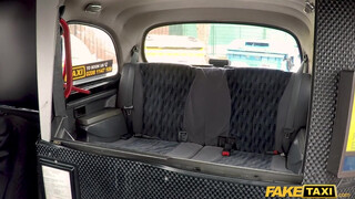 Fake Taxi - Jennifer Amilton a bombázó szöszi