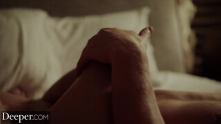 Gabbie Carter idősebb pasikkal kúr - Deeper