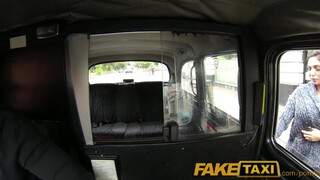 FakeTaxi - hatalmas cickós nőci nem akar fizetni