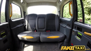 Fake Taxi - Ashleigh Devere a méretes tőgyes bige