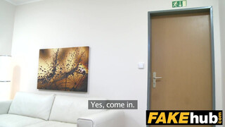 Fake Agent - ártatlan csoki lány és a bájdorong esete