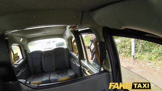 Fake Taxi - Skót csöcsös kisasszony kinyalva