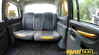 Fake Taxi - Csöcsös kisasszony kúrel a hátsó ülésen