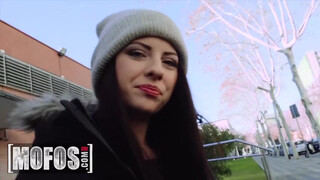 MOFOS – Rebecca Volpetti hatalmas farokkal megdugva