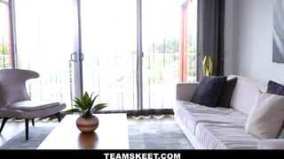 TeamSkeet - Gwen Vicious méretes feneke megbaszva