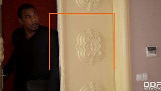 Anissa Kate a fallosz kedvelő titkárnő