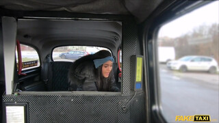 Fake Taxi - Capri Lmonde a bombázó csoki spiné