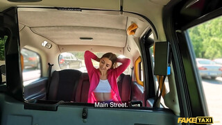 Fake Taxi - Sportos hölgyemény megkefélve a taxiban