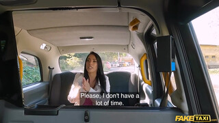 Fake Taxi - Megan Fiore a gyönyörű hatalmas mellű spiné