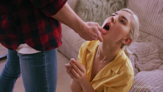 WOWGIRLS - Eva Elfie a méretes csöcsű orosz kisasszony