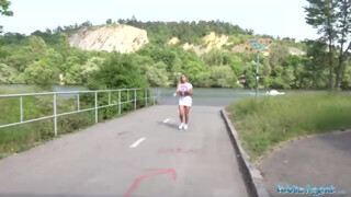 Public Agent - Méretes cickós formás seggű kiscsaj