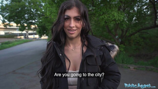 Public Agent - Alicia Trece a fogszabályzós brazil picsa