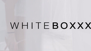 WhiteBoxxx - Jolee Love a izgató méretes tőgyes német milf
