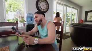 BANGBROS - Crystal Chase a nagy keblű kolumbiai kiscsaj