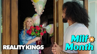 REALITY KINGS - Jenna Starr a méretes seggű mami