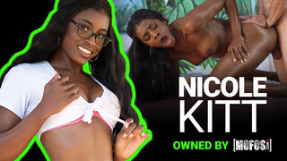 Mofos - Nicole Kitt a bombázó hatalmas didkós néger spiné