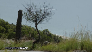 PrivateBlack - Carolina Savage popsiba rakva a billiárd asztalon