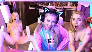 Haley Spades a gyönyörű gamer csajszi