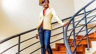 Csoki amatőr casting forgatás irodai fotózásra durván megbassza a hatalmas faszú producer