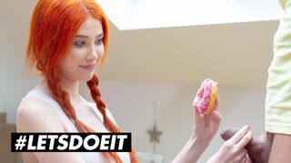 Gisha Forza hatalmas cickós vörös bombe egy fánkot érő durva dugásért