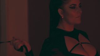 Kathalina777 alaposan uralva egy dögös brazil milf által