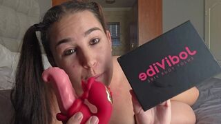 Medusa kicsomagolja és játszik a jodivibe kettő nyelvű csikló- és g-pont műdákóval
