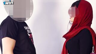 Arab milf hangos szexelése nem hagyja aludni a szomszédot, így hívja őt is baszni