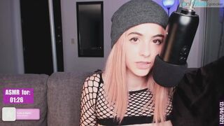 Gia baker mocskosan beszél neked a mikrofonba asmr-ben